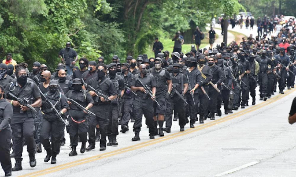 "Μαύρη Ταξιαρχία": Αρματωμένοι και έτοιμοι για πόλεμο πόλεων
